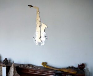 cadou saxofonist ceas perete
