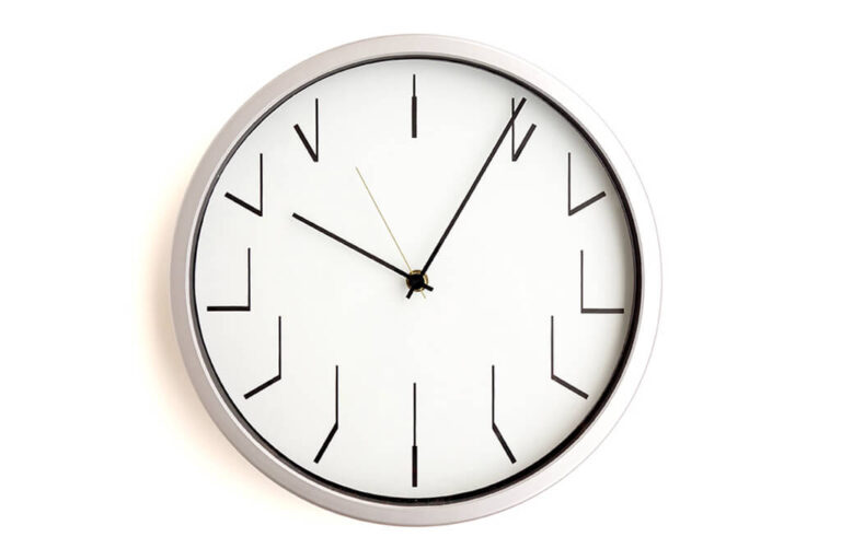 Ceasul redundant, ceas de perete Ceas de perete redundant vedere fata