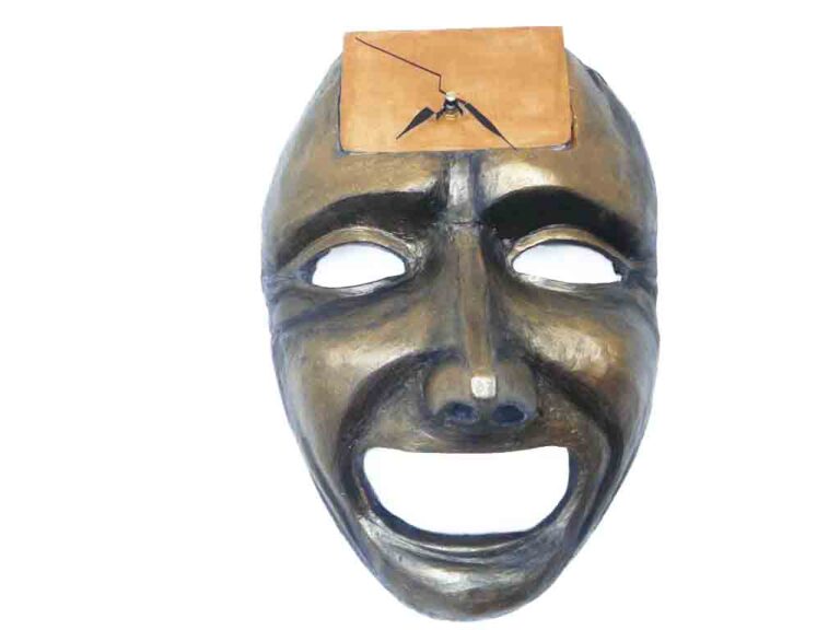 masca de teatru cu ceas