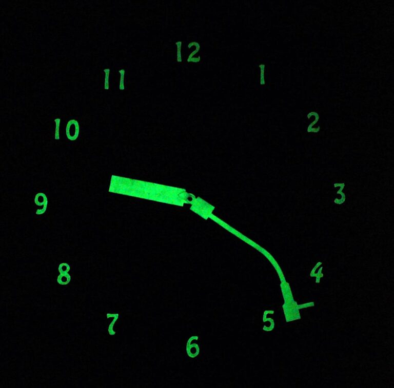 Noaptea, muzica înainte de toate ceas de perete la musique noaptea