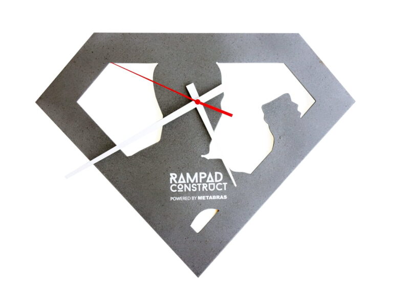 ceas perete otel rampad
