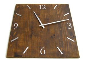 design modern ceas lemn