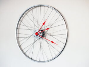 ceas perete bicicleta limbi rosii
