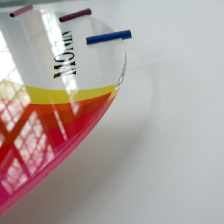 Design Transparent și Eleganță - Ceasul Personalizat