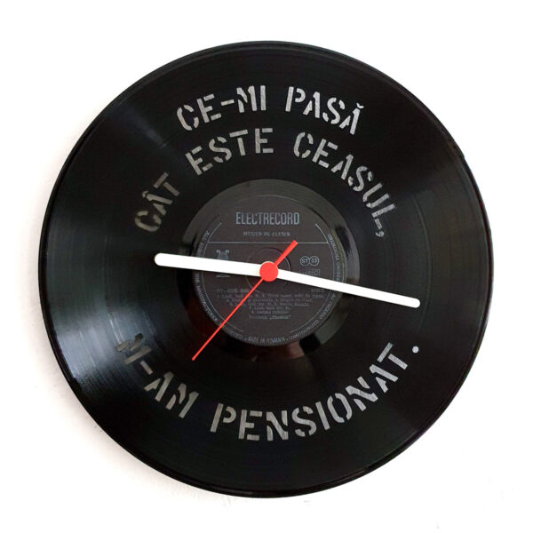 Ceas din vinil reciclat cu mesaj plin de umor pentru pensionari
