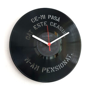 Ceas vinil idee cadou pensionare negru 30 cm litere decupate