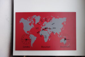 Ceas world time rosu