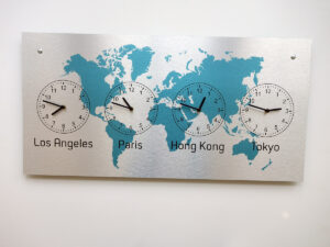 Ceas world time cu harta turcoaz
