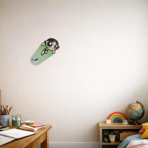 Ceas Powerpuff Buttercup verde montat pe perete camera moderna